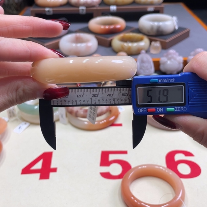 未镶嵌手镯石英质玉