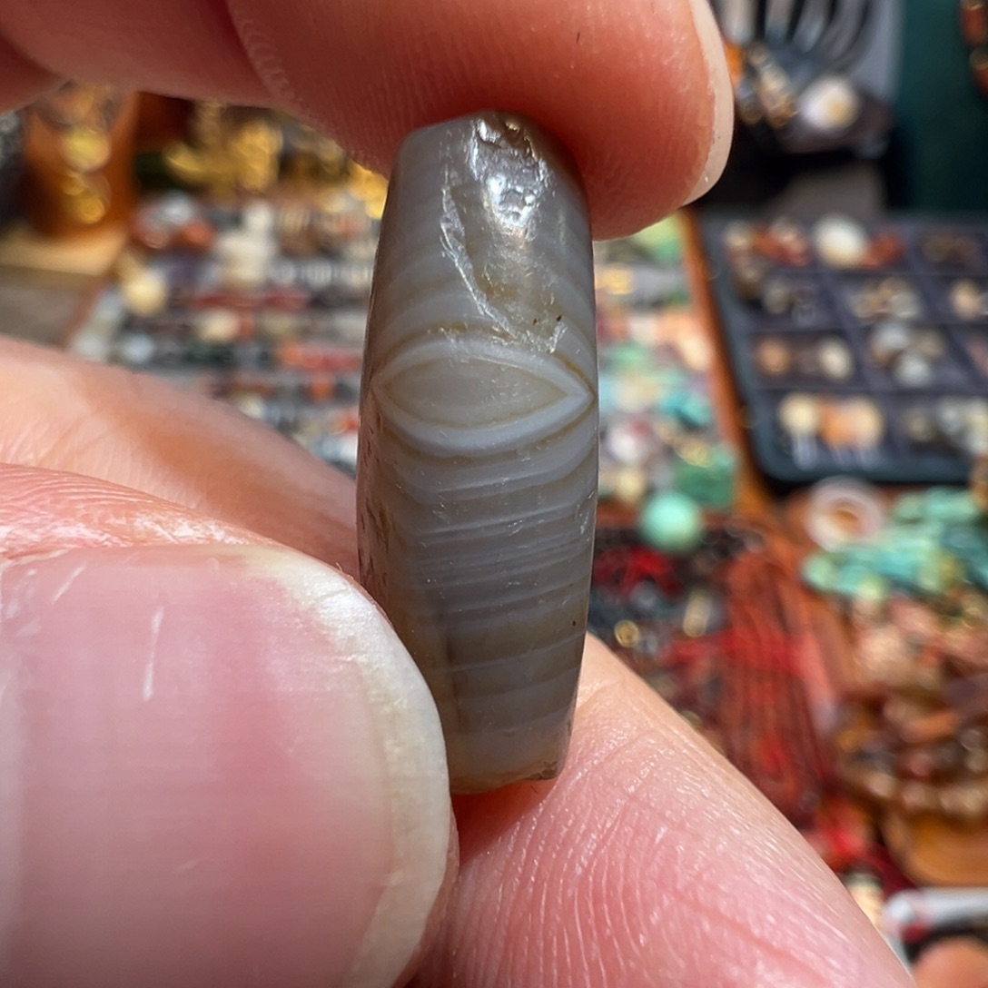 勿***念玛瑙/玉髓未镶嵌珠宝半成品