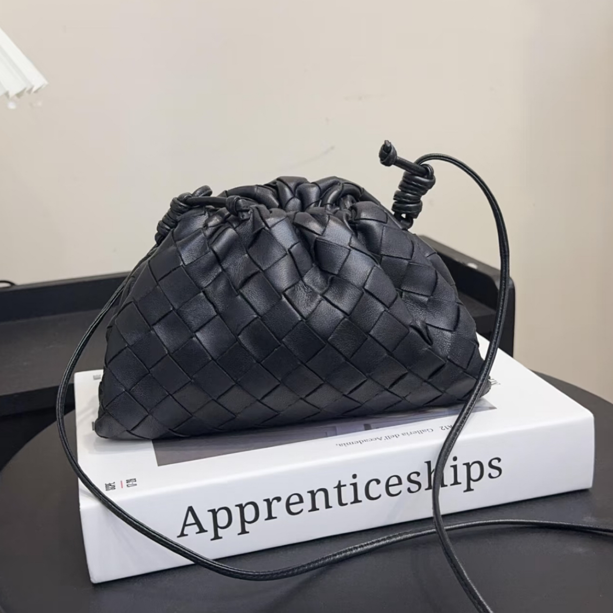 95新 BOTTEGA VENETA/葆蝶家 云朵包mini黑色羊皮单肩包 46259