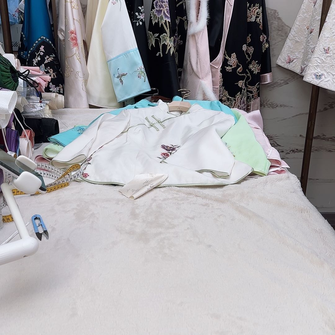 刺绣医****爱苏州真丝衣服