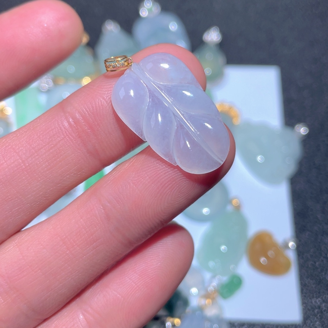 翡翠颈饰18K金镶嵌翡翠