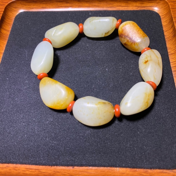 新疆和田雨53克饱满型精品手串