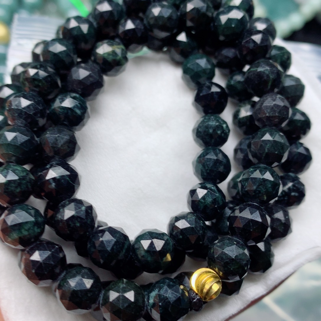 翡翠颈饰未镶嵌吊坠