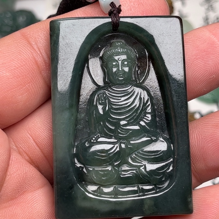 翡翠未镶嵌颈饰大日如来