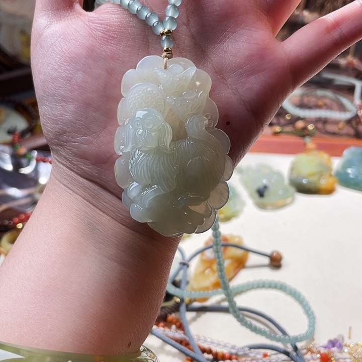 未镶嵌蛇纹石玉颈饰娟*