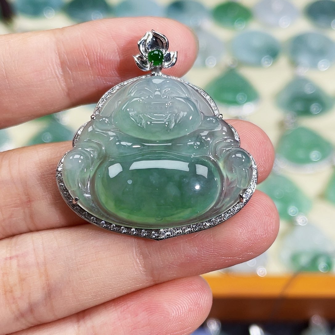 翡翠18K金镶嵌颈饰吊坠