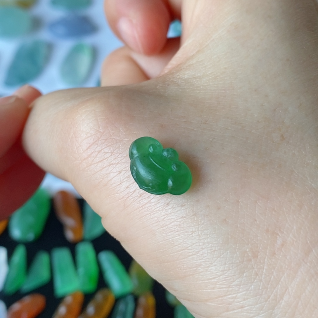 定制翡翠未镶嵌如意