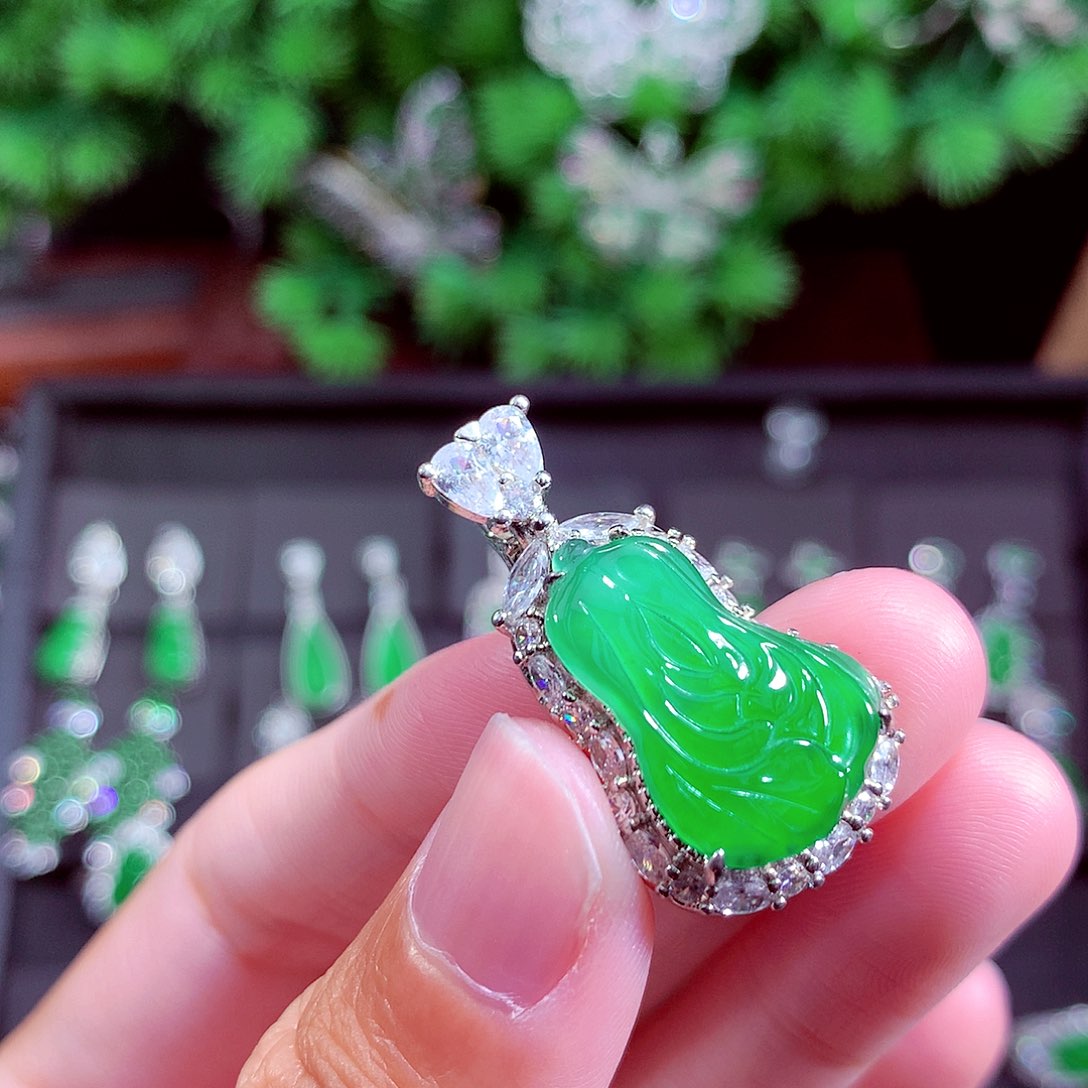 颈饰未镶嵌翡翠天然