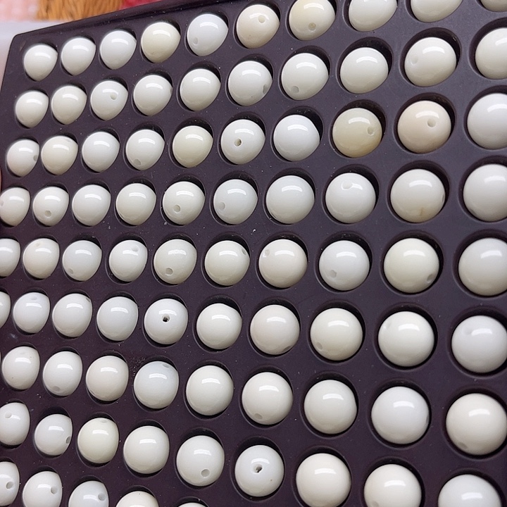 白玉菩提吊坠瑕疵11白玉圆珠110颗