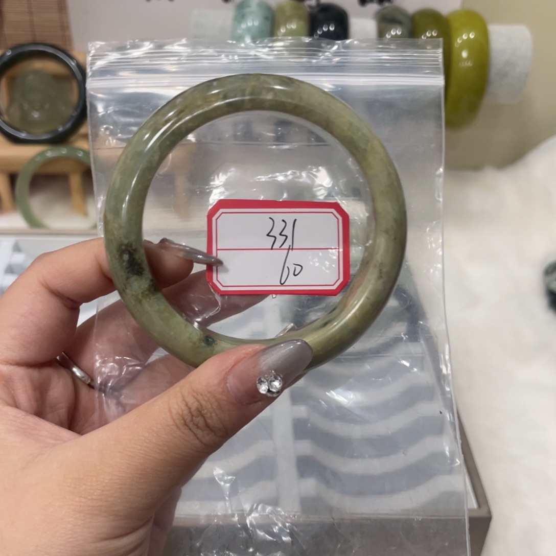 蛇纹石玉手镯未镶嵌