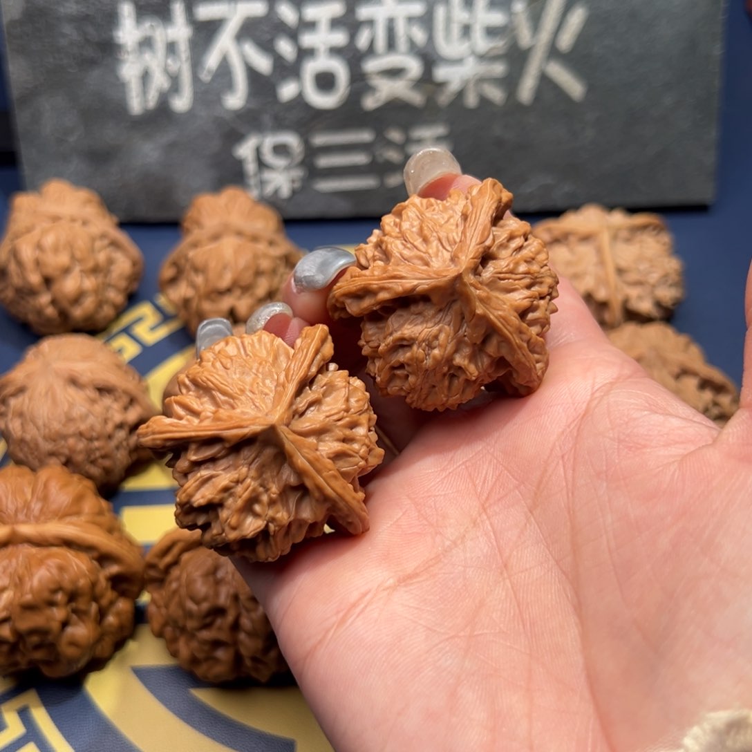 文玩核桃把件盘山三棱38