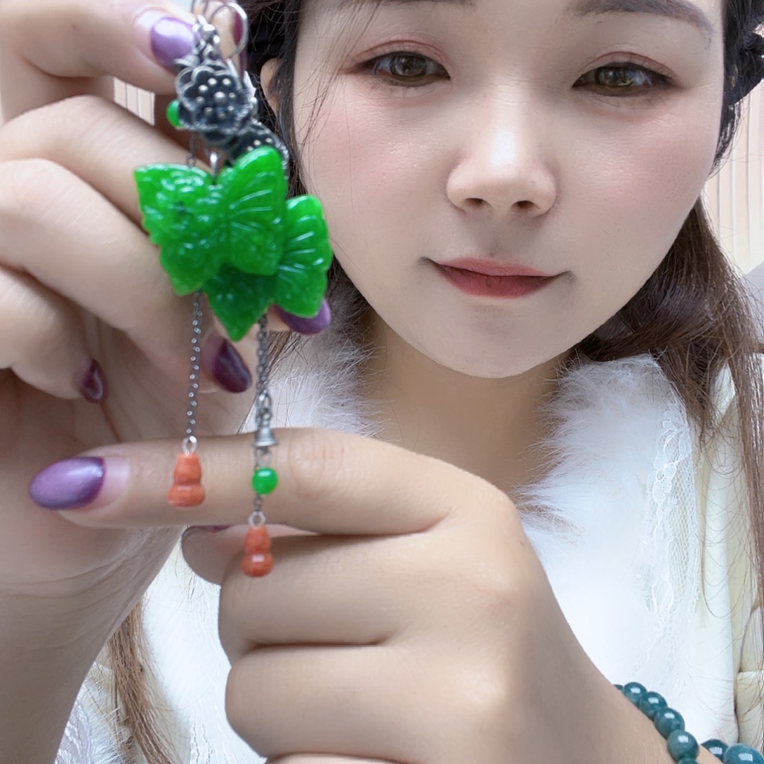 翡翠未镶嵌颈饰耳坠