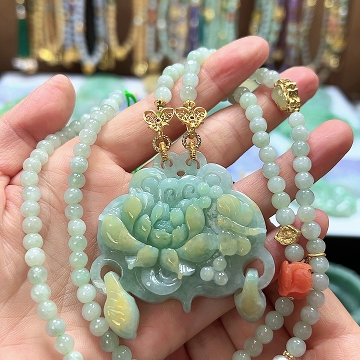 翡翠颈饰未镶嵌吊坠