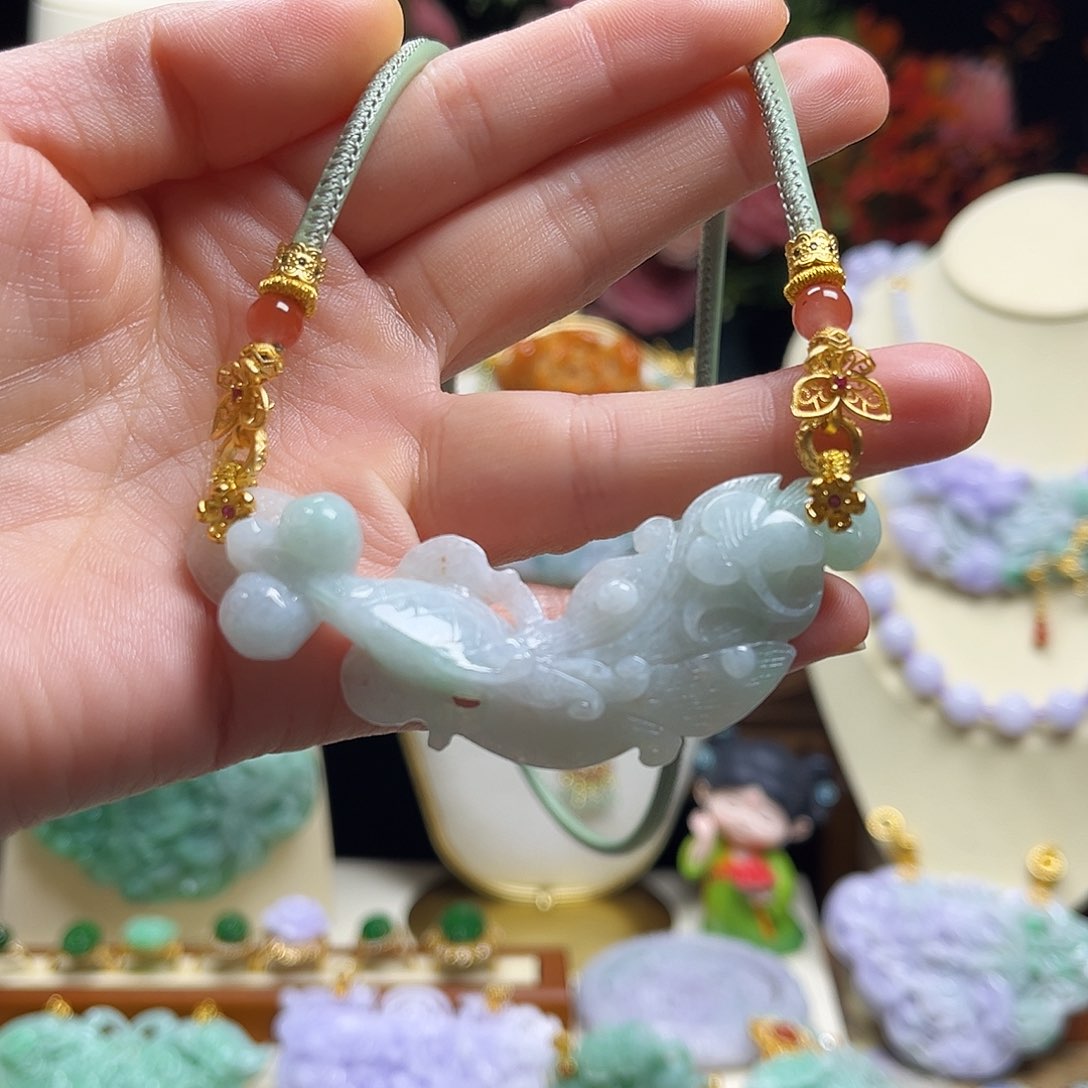 翡翠颈饰未镶嵌天然翡翠