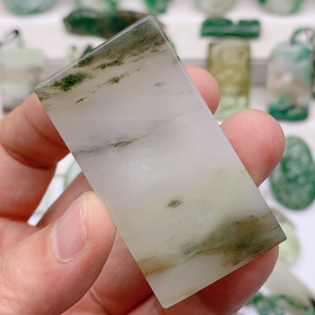 独山玉颈饰未镶嵌发*雪