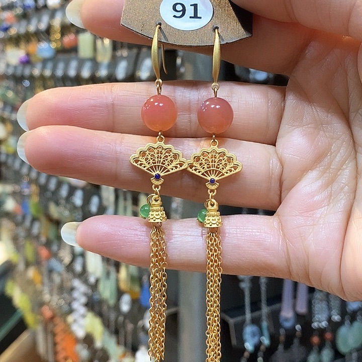 蛇纹石玉足铂镶嵌颈饰