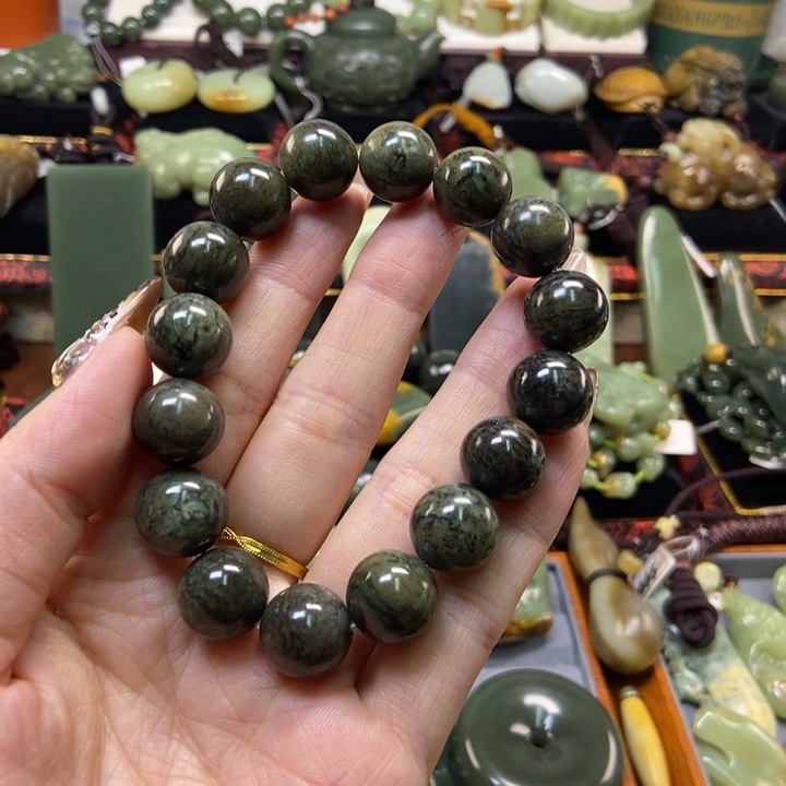 未镶嵌手串岫岩河磨玉（透闪石质玉）