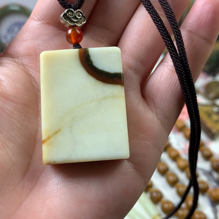 蛇纹石玉未镶嵌挂件