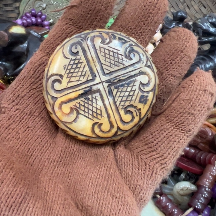 知***足和田玉（黄玉）未镶嵌挂件