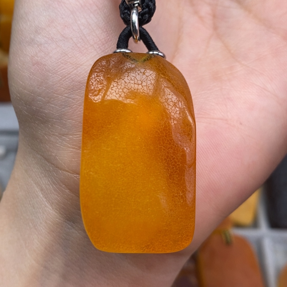 琥珀吊坠(赠链)未镶嵌
