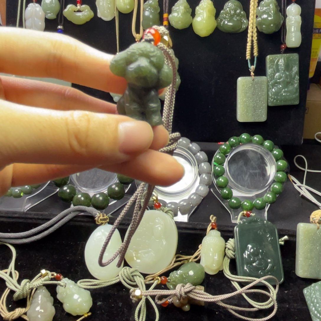 和田玉未镶嵌颈饰