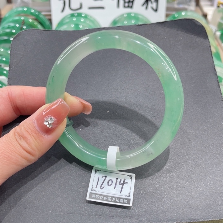 未镶嵌手镯石英质玉