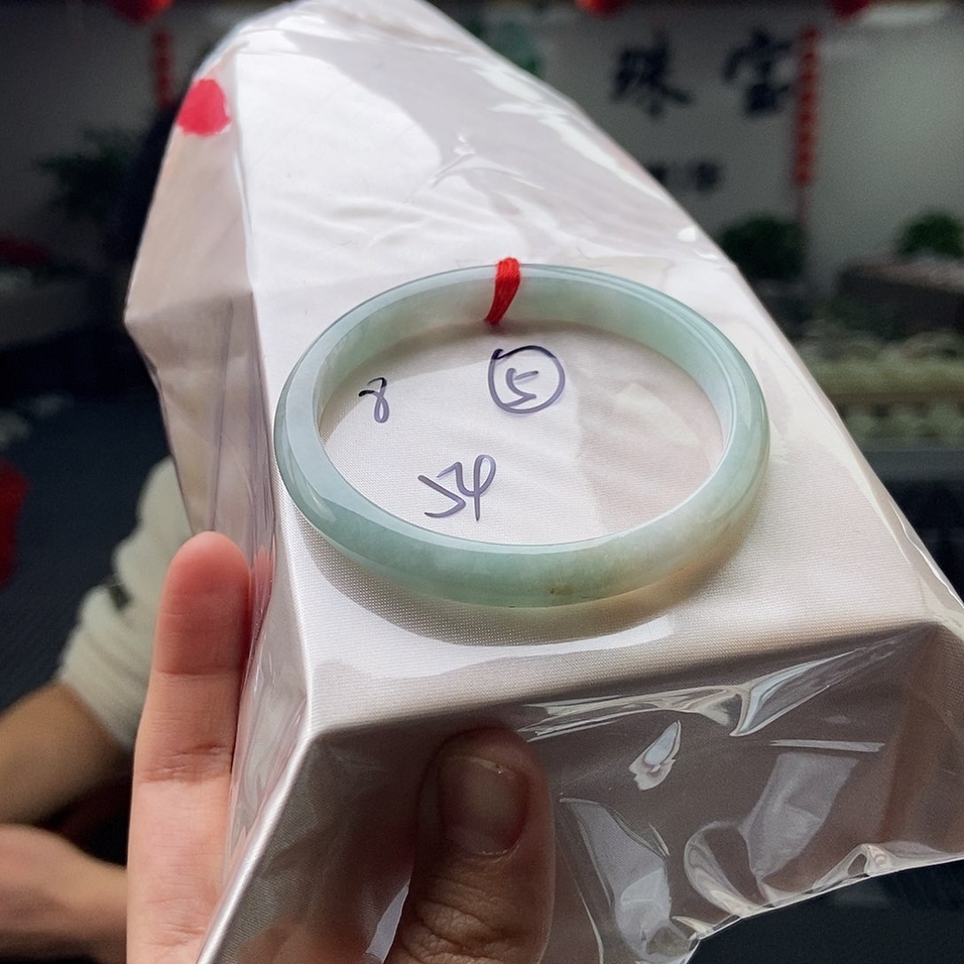 翡翠手镯未镶嵌拍一发一