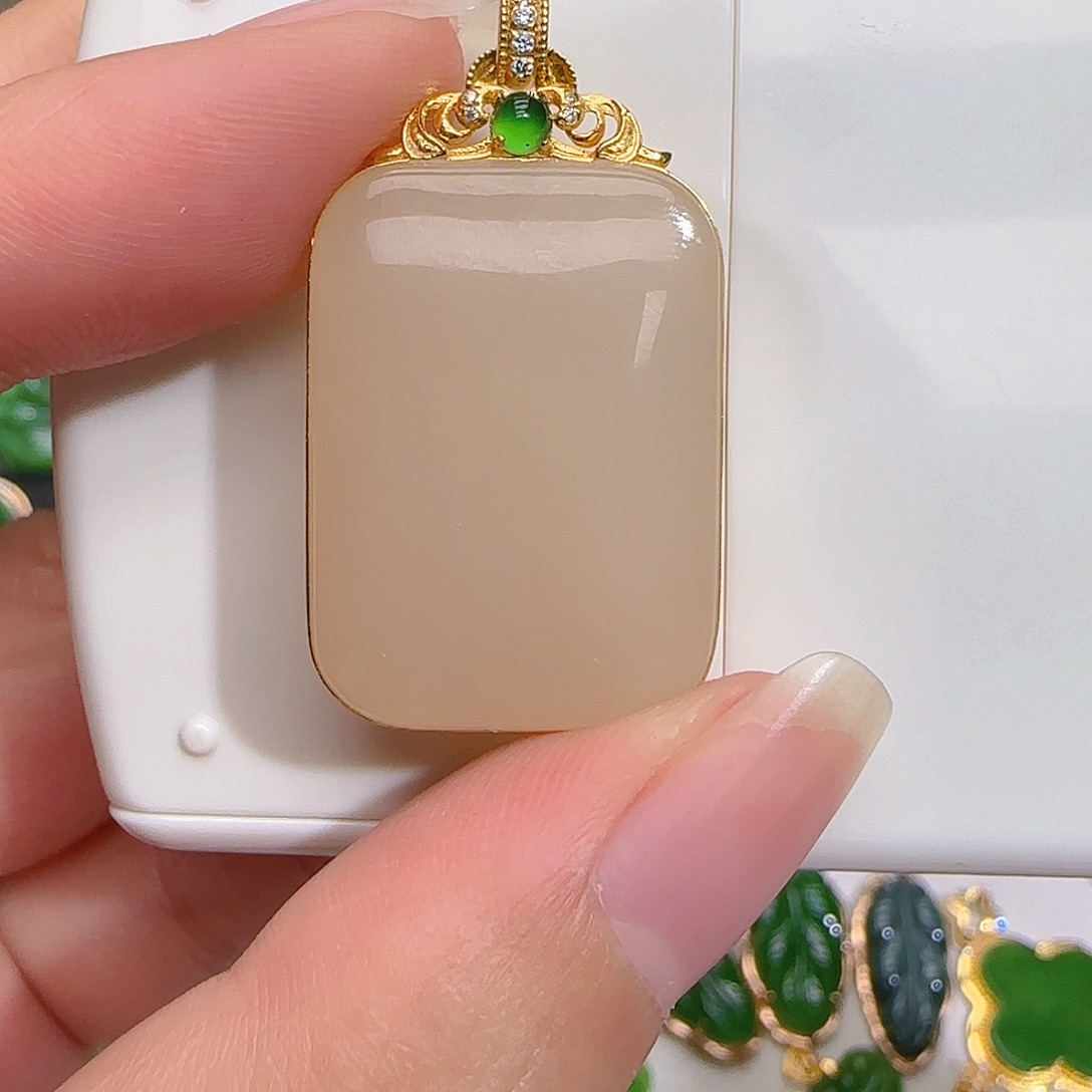 和田玉吊坠(不含链)18K金镶嵌