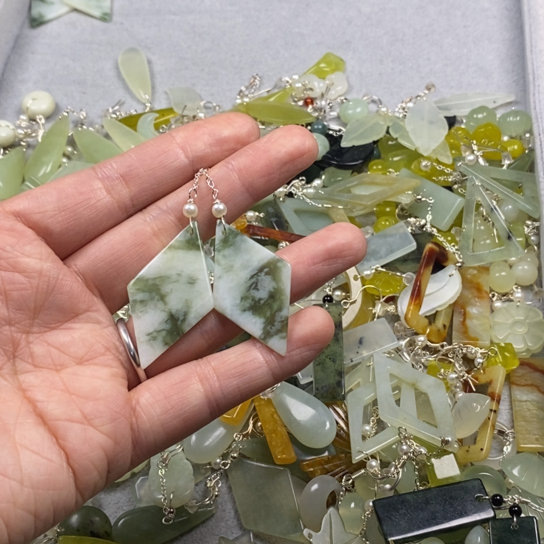 蛇纹石玉未镶嵌挂件耳饰