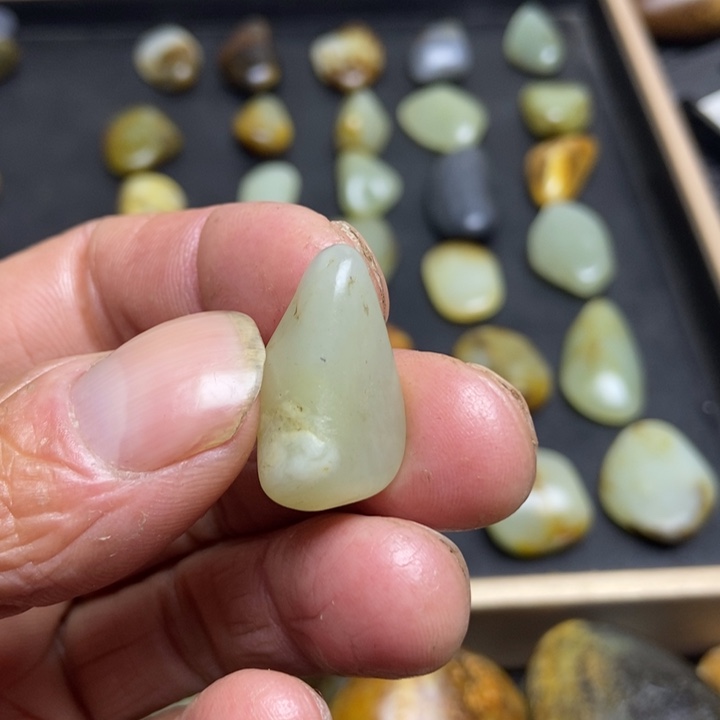 唐***g和田玉（糖玉）未镶嵌珠宝奇石