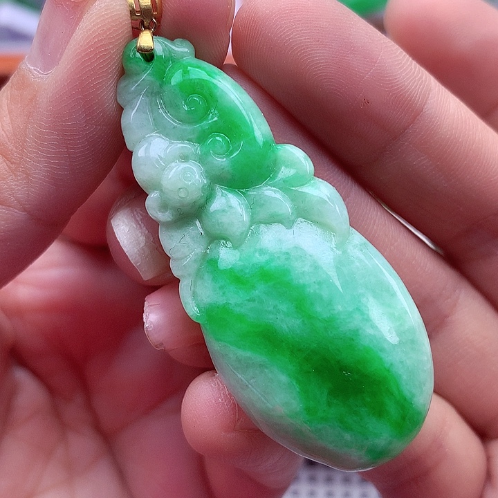 翡翠颈饰18K金镶嵌翡翠