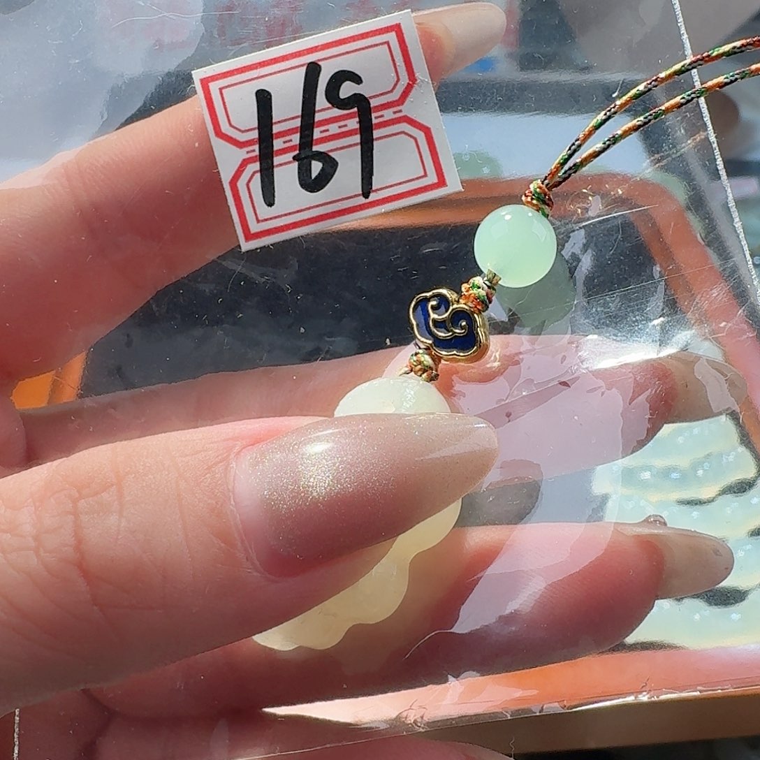 蛇纹石玉颈饰合金精美礼品
