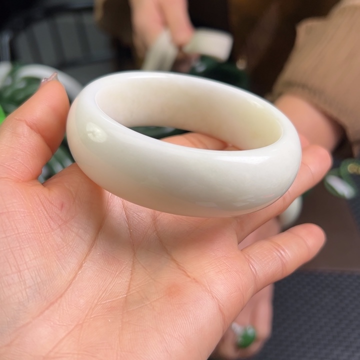 石英质玉未镶嵌手镯