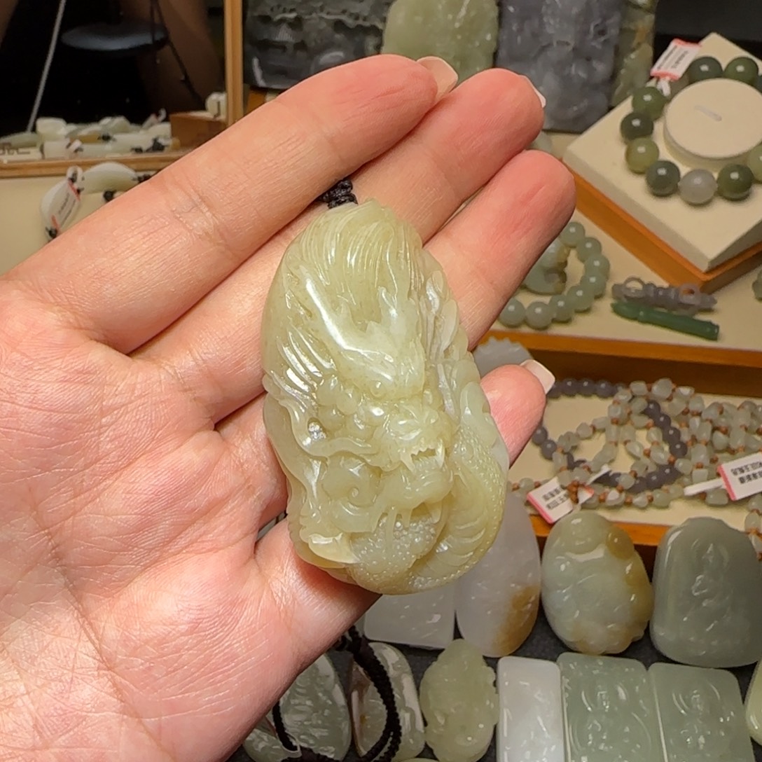 和田玉未镶嵌颈饰