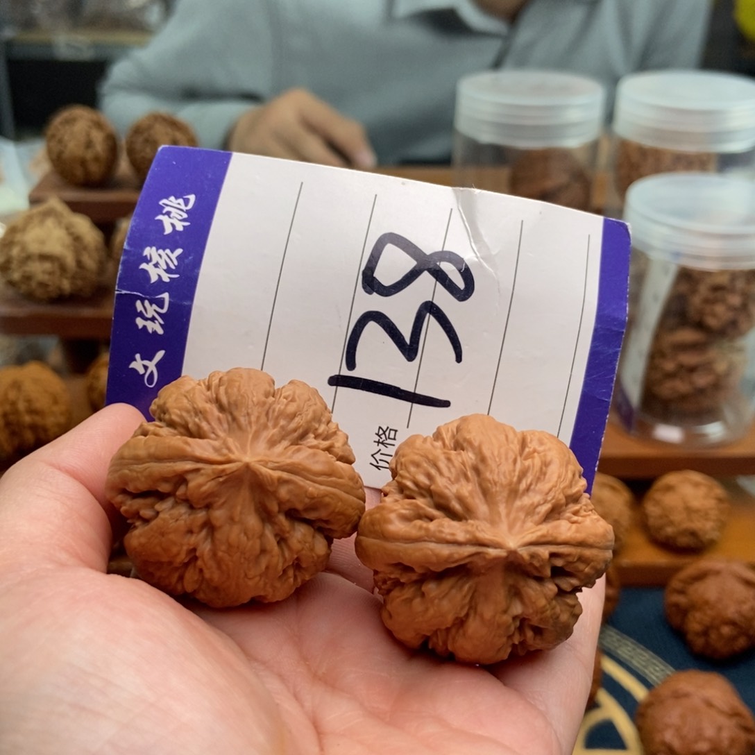 文玩核桃吊坠38霸王龙