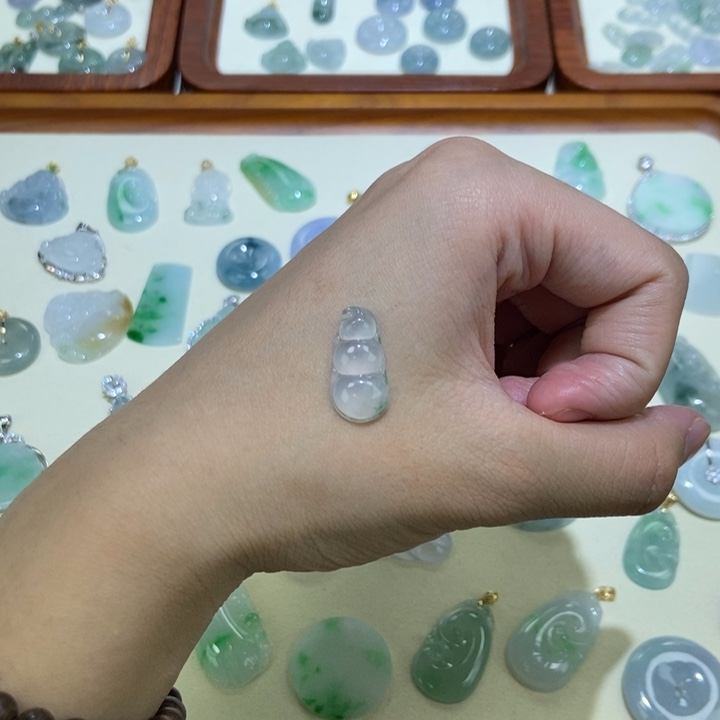 颈饰未镶嵌翡翠豆子