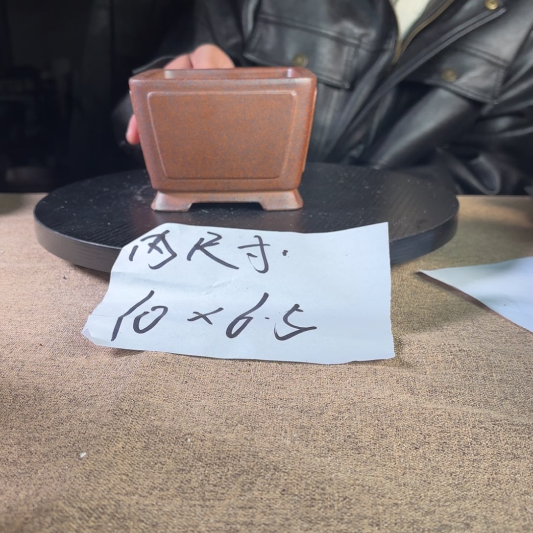 A宜兴紫砂小花盆