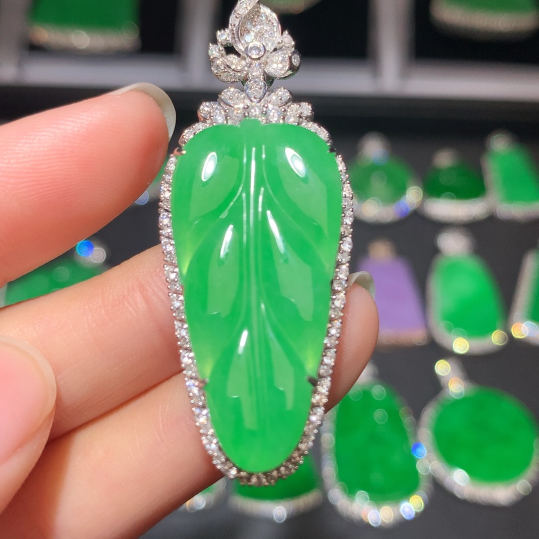 翡翠颈饰18K金镶嵌翡翠