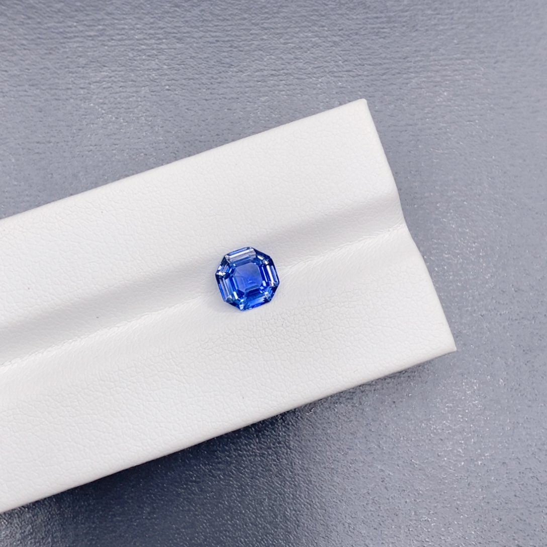 蓝宝石裸石1.625克拉