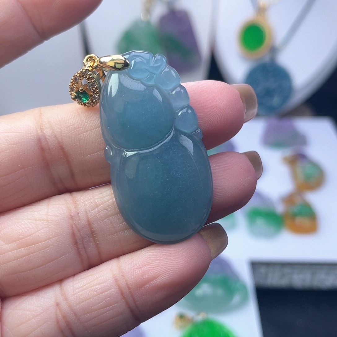 翡翠吊坠(赠链)未镶嵌