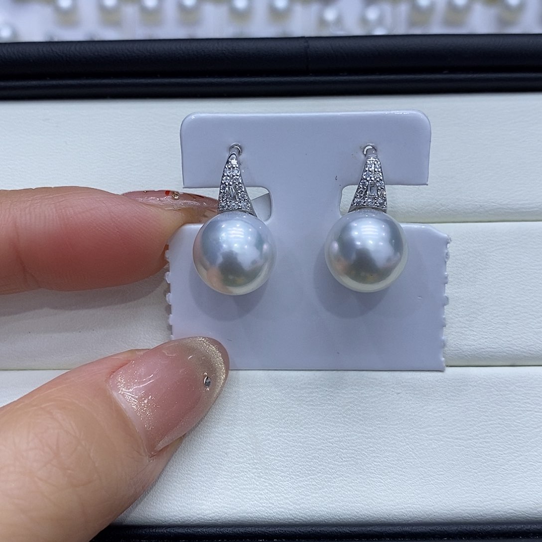 海水珍珠耳饰18K金镶嵌11到12点位