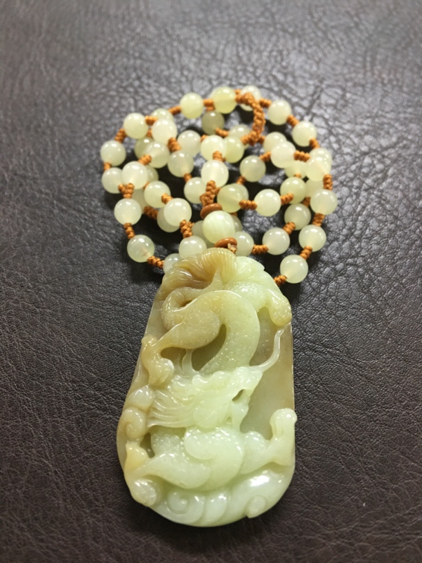 雕刻饰品精品黄白老玉龙牌