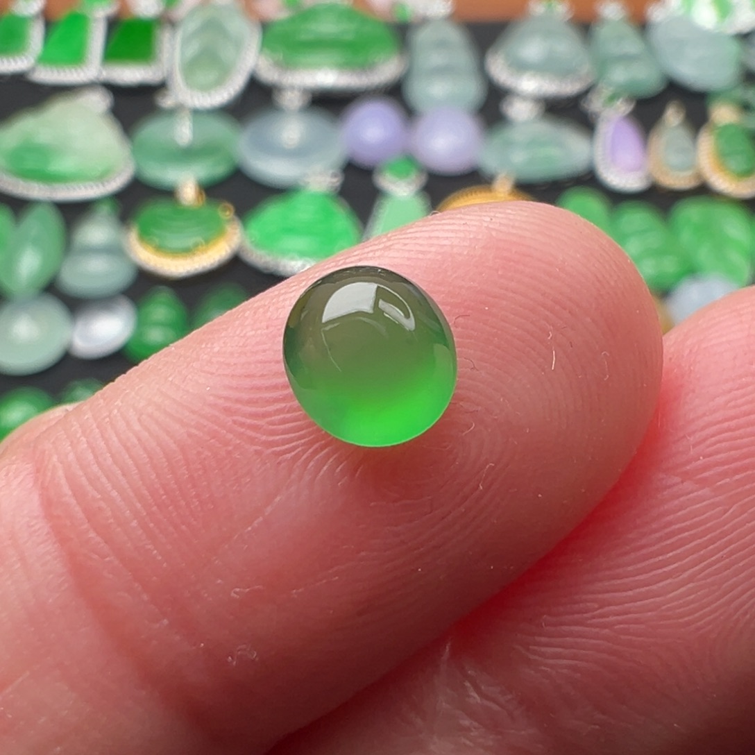 翡翠颈饰未镶嵌蛋面6.5