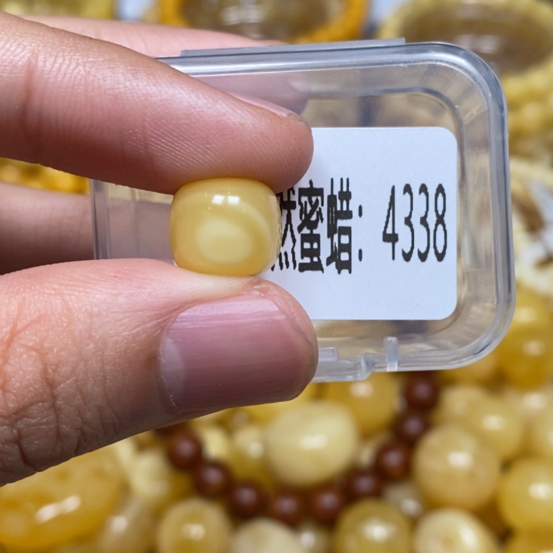 蜜蜡未镶嵌珠宝奇石4338