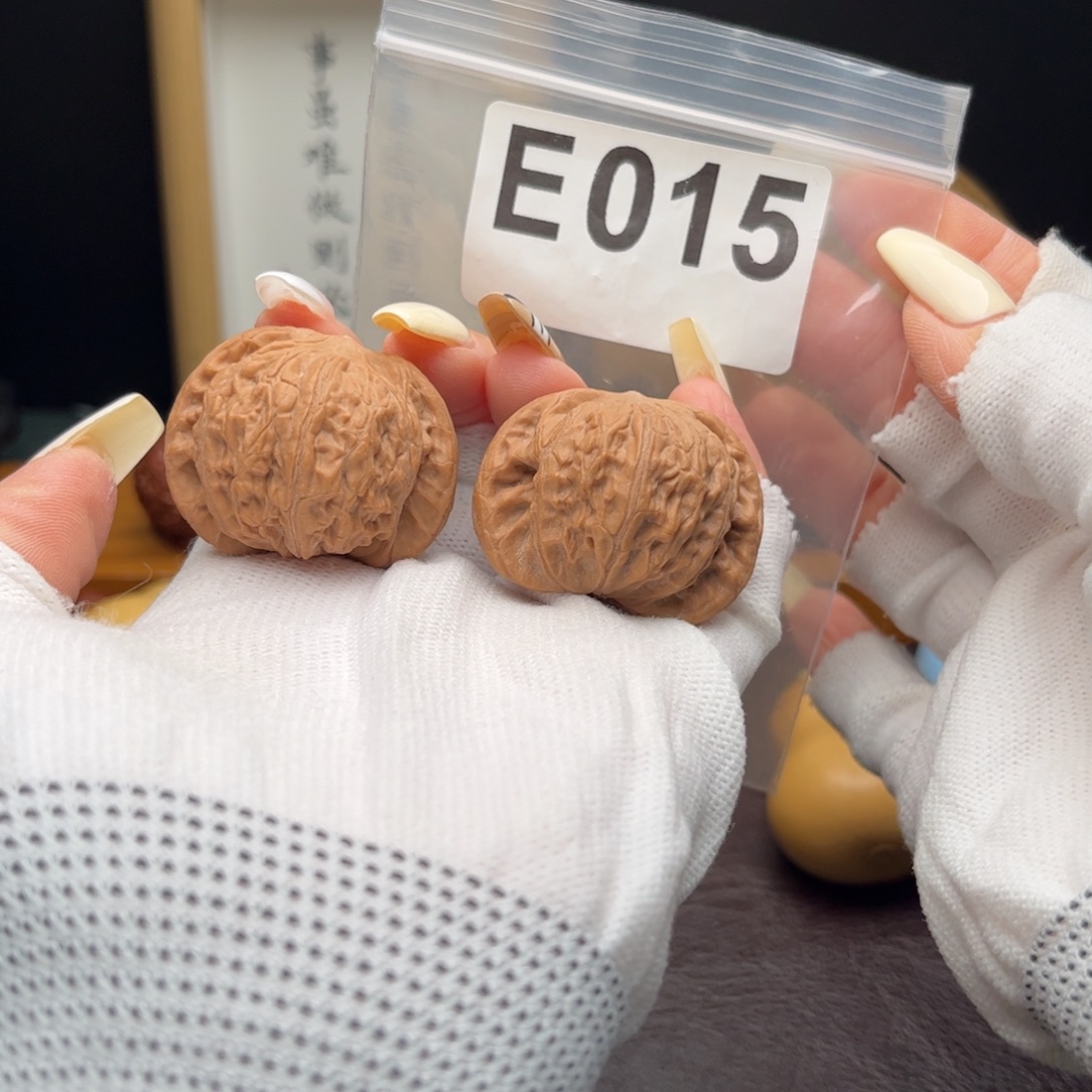 文玩核桃把件38站鼓e015