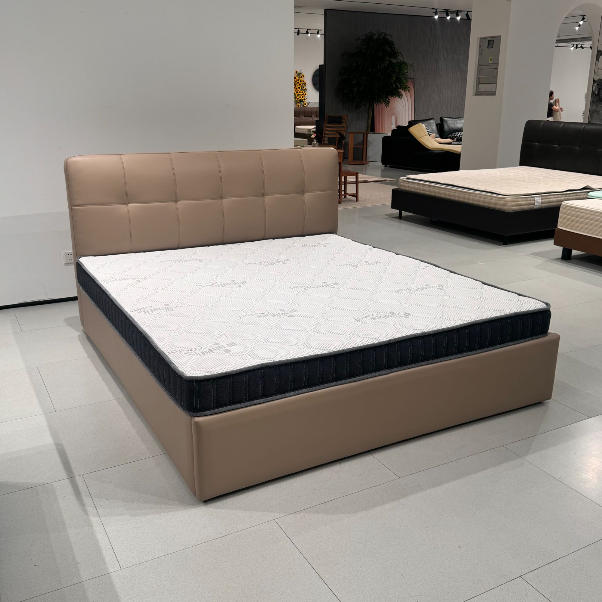 BE-922布雷泽新款高箱床主卧牛皮全实木高箱储物大床家用