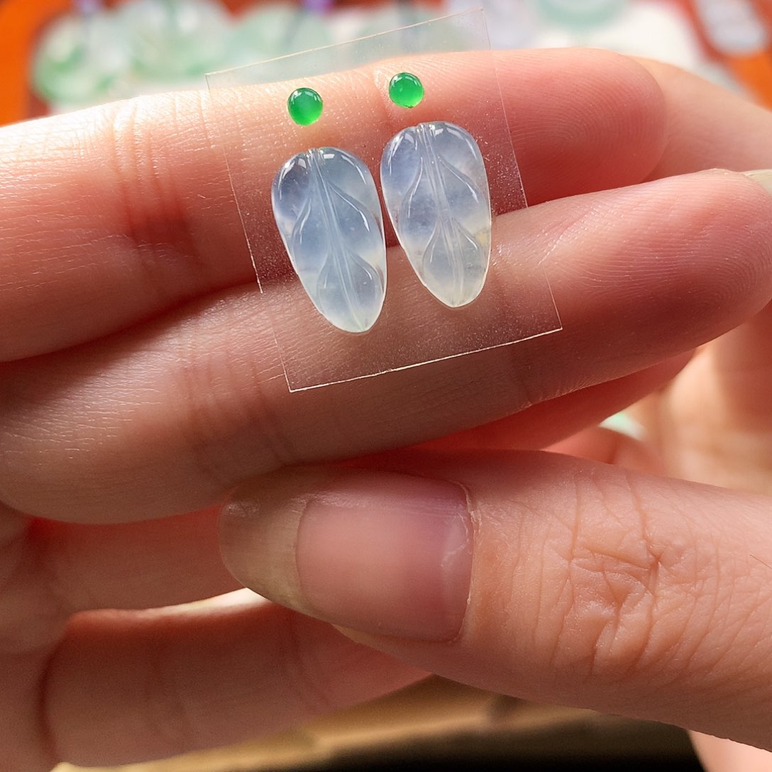 翡翠未镶嵌吊坠(不含链)一对