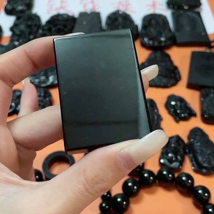 翡翠颈饰未镶嵌宅****9