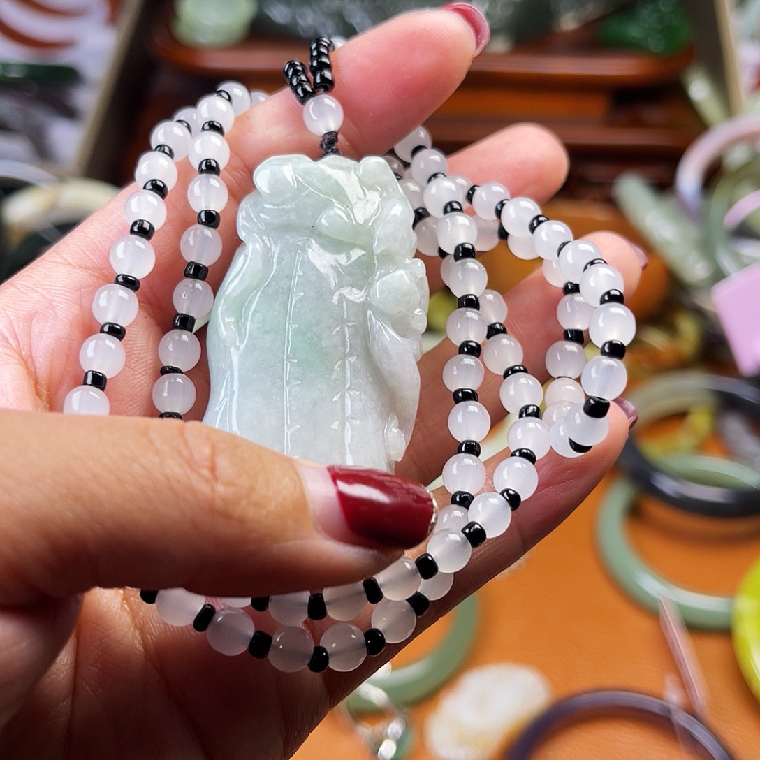 蛇纹石玉未镶嵌颈饰