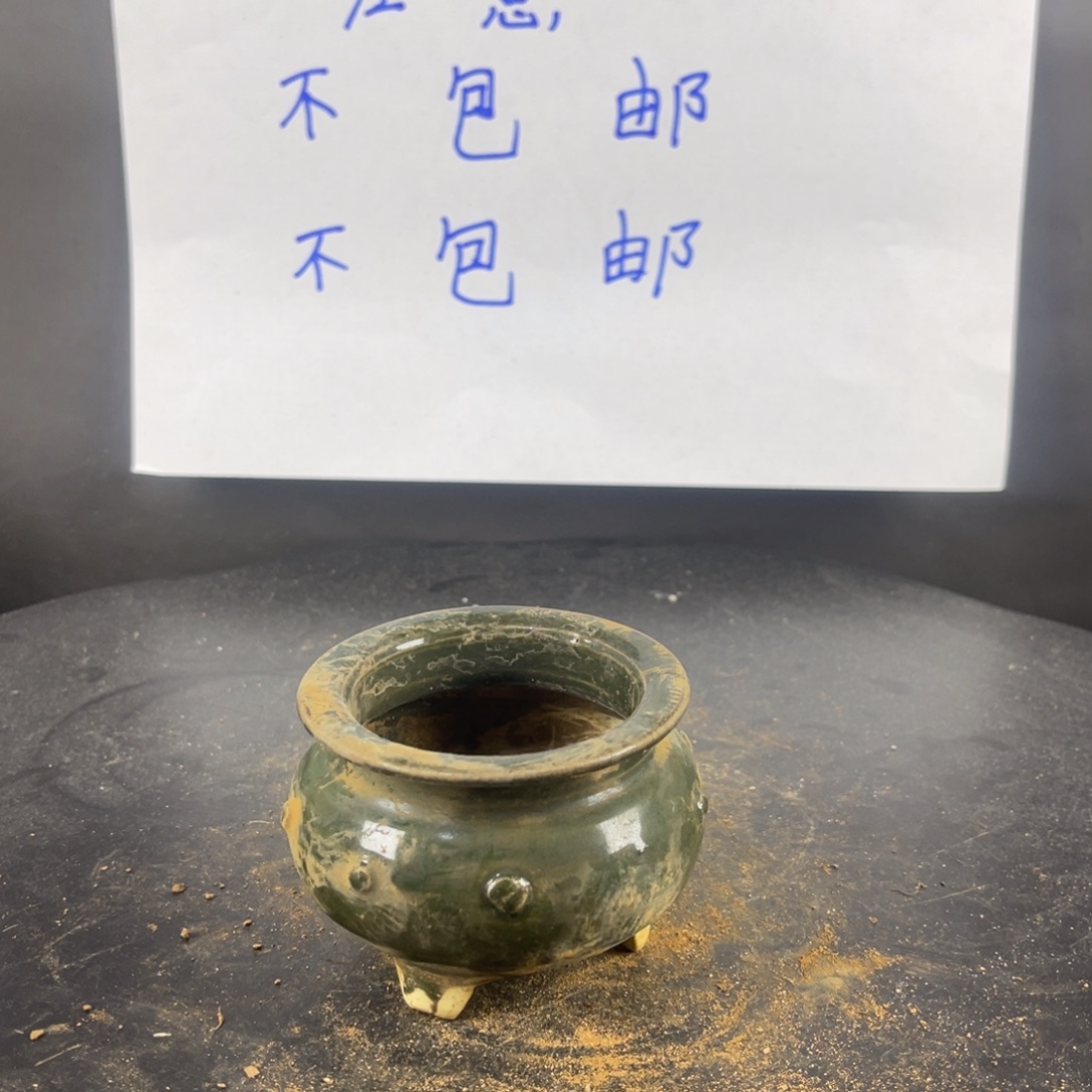 罐漂亮的小女孩儿